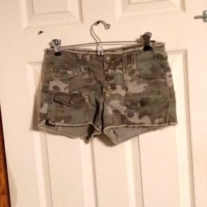 lei Ashley low-rise army camo short shorts